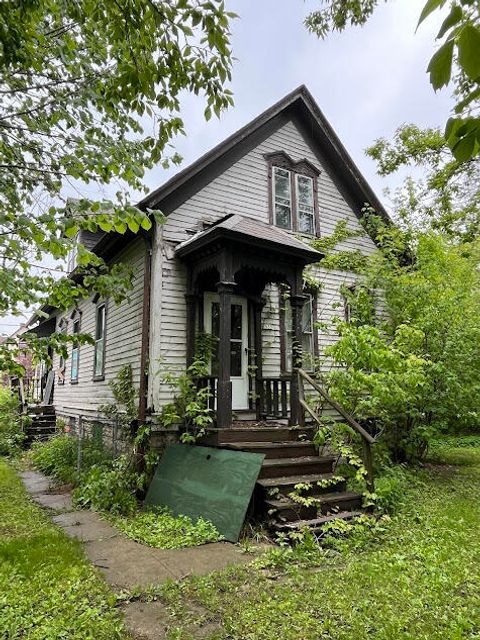 Photo of 2635 N 6th St, Milwaukee, WI 53212 (MLS # 1921342) Photo of 2635 N 6th St, Milwaukee, WI 53212 (MLS # 1921342)