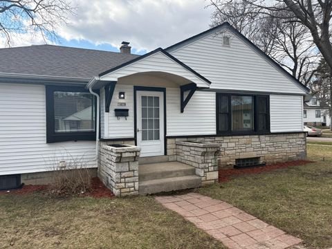 Photo of 5879 N 29th St, Milwaukee, WI 53209 (MLS # 1955561)