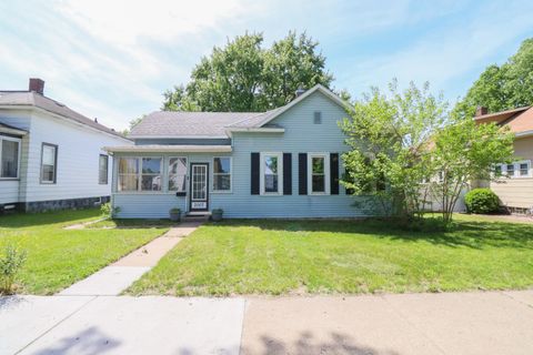 Photo of 2007 Kane St, La Crosse, WI 54603 (MLS # 1963424)
