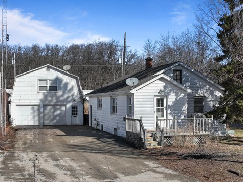 Photo of 1207 Grant St, Lake Geneva, WI 53147 (MLS # 1951114)
