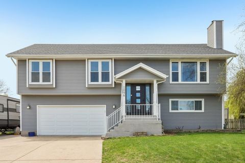Photo of 1096 E Libby Ct, Oak Creek, WI 53154 (MLS # 1915843)