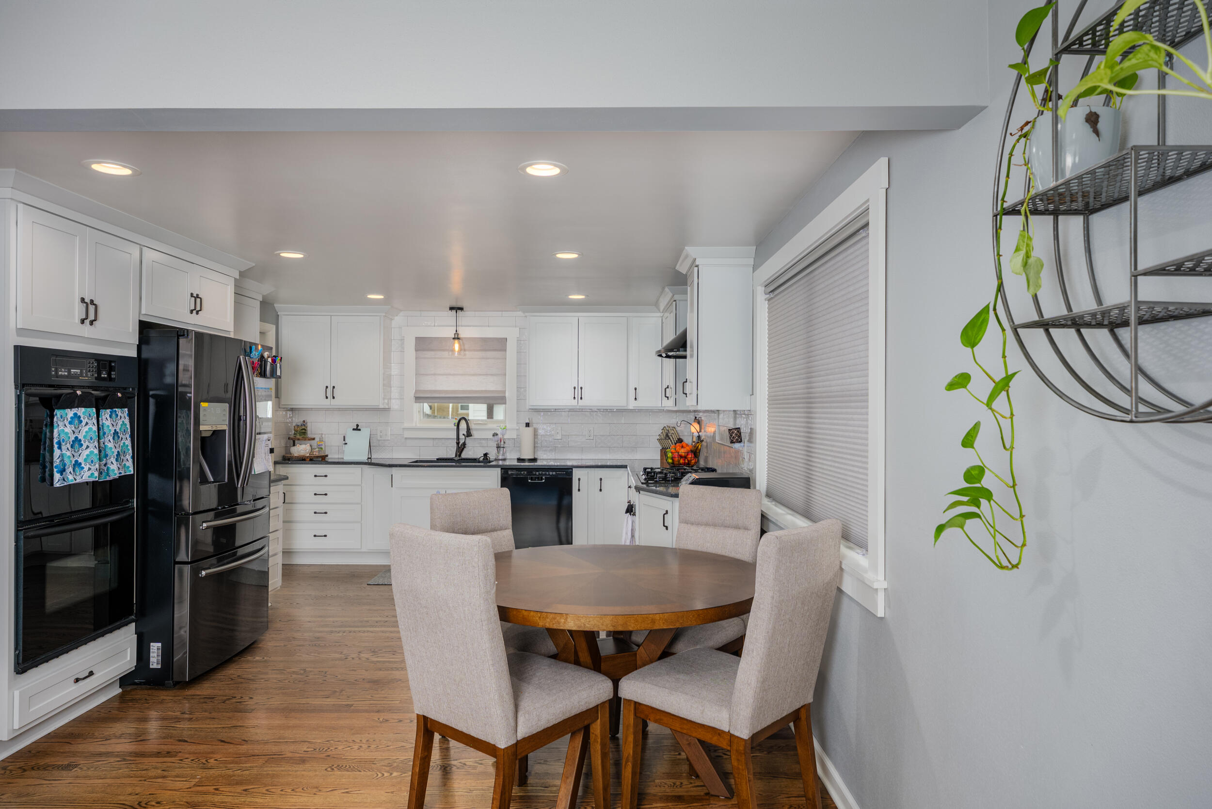 Kenosha, Wisconsin 53140, United States, 3 Bedrooms Bedrooms, ,2 BathroomsBathrooms,Residential,Pending,102590