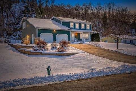 Photo of 4304 Meadowlark Ln, La Crosse, WI 54601 (MLS # 1951928)