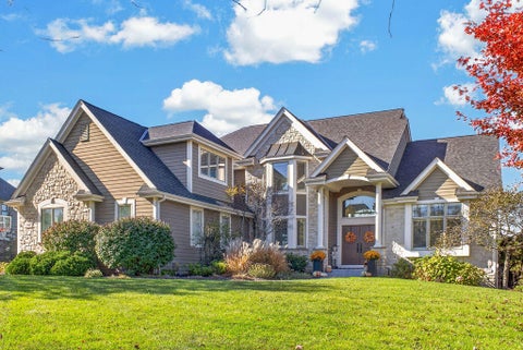 Photo of 1187 Mary Hill Cir, Hartland, WI 53029 (MLS # 1986525)