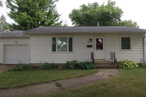 Photo of 214 Francis Ct, Beaver Dam, WI 53916 (MLS # 1975552)