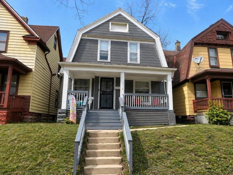 Photo of 1514 N Burleigh Ave, Milwaukee, WI 53206 (MLS # 1960370)