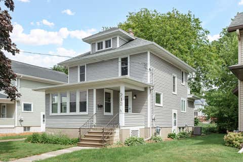 Photo of 212 James St, Beaver Dam, WI 53916 (MLS # 1968405)
