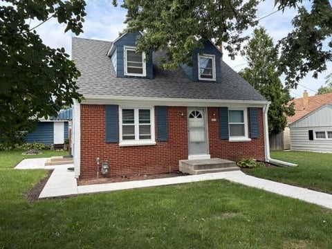 Photo of 5010 W Euclid Ave, Milwaukee, WI 53219 (MLS # 1976690)
