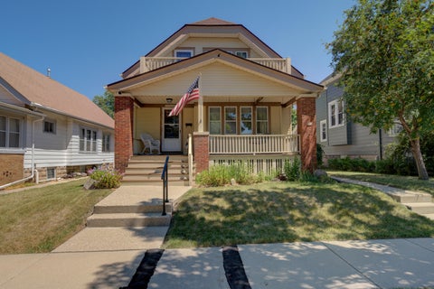 Photo of 922 S 57 St, West Allis, WI 53214 (MLS # 1971710)