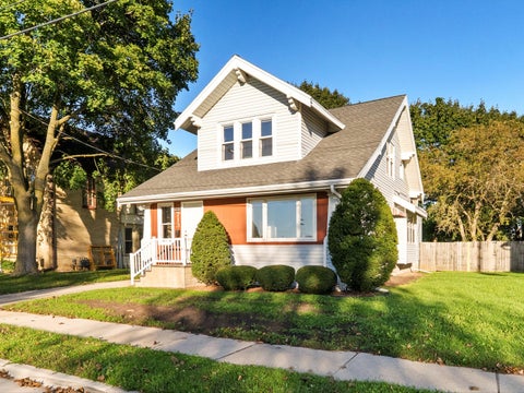 Photo of 713 S 16th St, Manitowoc, WI 54220 (MLS # 1983489)