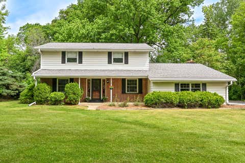 Photo of 12780 Cardinal Crest Dr, Brookfield, WI 53005 (MLS # 1965187)