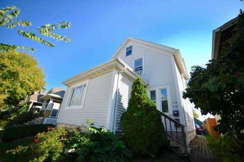 Photo of 916 S 75th St, West Allis, WI 53214 (MLS # 1952619)