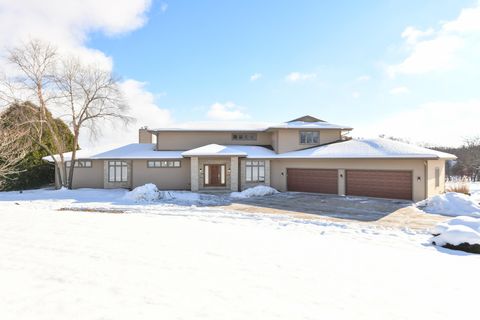 Photo of 2100 N Oakwoods Ct, Summit, WI 53066 (MLS # 1945058)