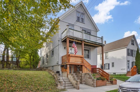 Photo of 933 E Land Pl, Milwaukee, WI 53202 (MLS # 1986305)