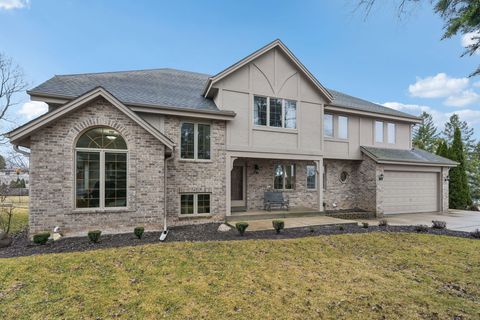 Photo of 2527 W Goldcrest Ave, Milwaukee, WI 53221 (MLS # 1955375)