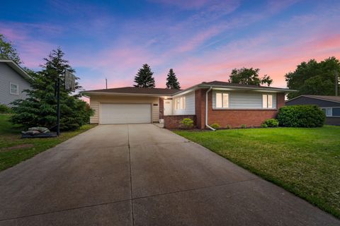 Photo of 820 Woodland Ave, Port Washington, WI 53074 (MLS # 1926069)