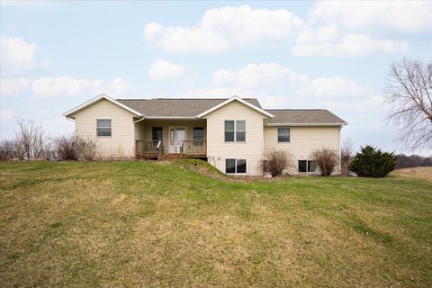 Photo of E7512 Meadowview Ln, Franklin, WI 54665 (MLS # 1956463)