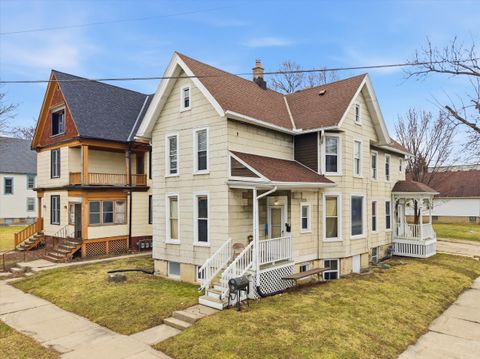 Photo of 639 W Meinecke Ave, Milwaukee, WI 53212 (MLS # 1955353)