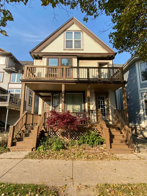 Photo of 1529 N Cass St, Milwaukee, WI 53202 (MLS # 1937250) Photo of 1529 N Cass St, Milwaukee, WI 53202 (MLS # 1937250)