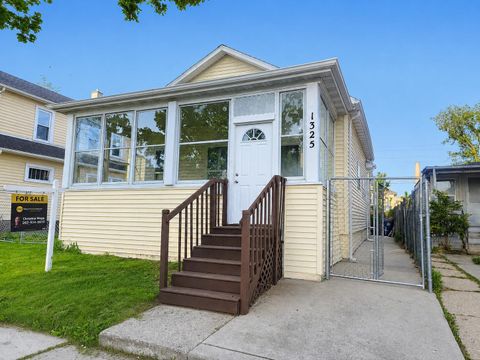 Photo of 1325 Villa St, Racine, WI 53403 (MLS # 1962020)