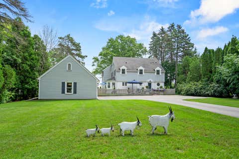 Photo of 12504 N Lake Shore Dr, Mequon, WI 53092 (MLS # 1976438)