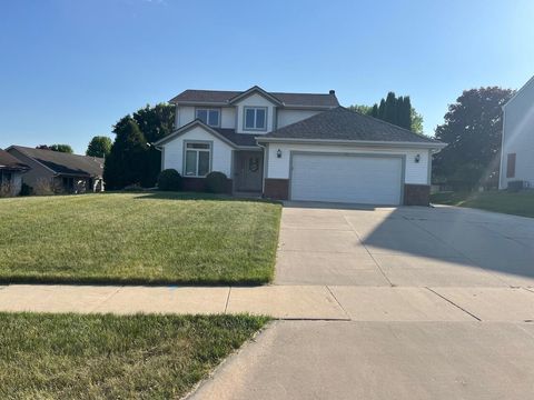 Photo of 241 Quail Cir, West Bend, WI 53095 (MLS # 1964330)