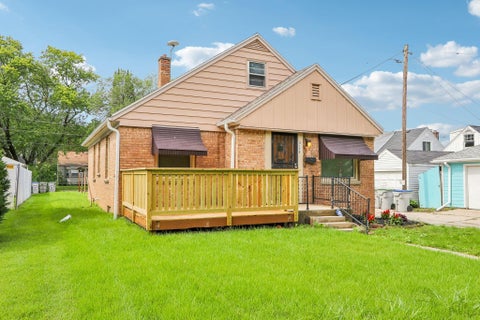 Photo of 5175 N 27th St, Milwaukee, WI 53209 (MLS # 1979799)