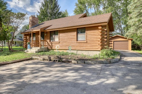 Photo of N35W28744 Old North Shore Dr, Delafield, WI 53072 (MLS # 1982146)