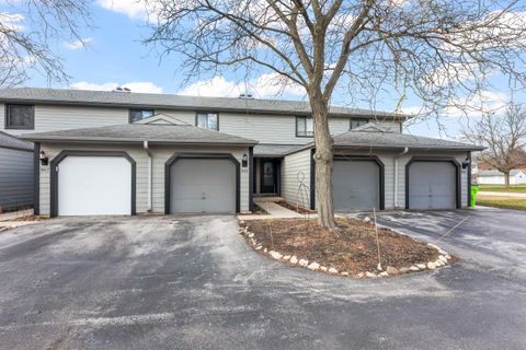 Photo of 805 S Imperial Dr, Hartland, WI 53029 (MLS # 1955755)