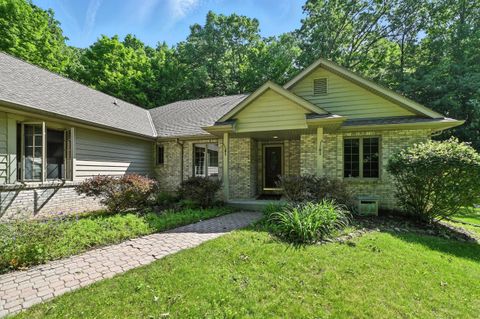 Photo of 520 Bayberry Ln, Slinger, WI 53086 (MLS # 1952526)