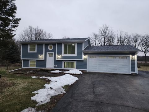 Photo of N9523 Sunset Dr, Troy, WI 53120 (MLS # 1945841)