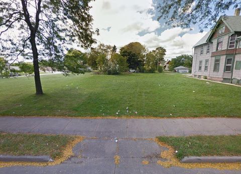 Photo of 2737 N 6th St, Milwaukee, WI 53212 (MLS # 1959135)