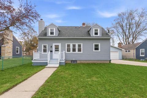 Photo of 1006 13th Ave, Grafton, WI 53024 (MLS # 1960030)