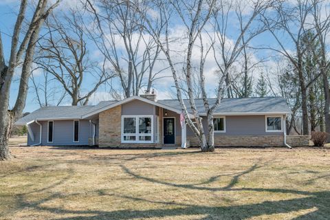 Photo of 13002 N Phillip Dr, Mequon, WI 53097 (MLS # 1955401)