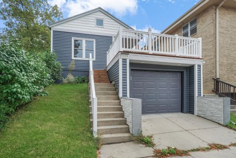 Photo of 1608 N Astor St, Milwaukee, WI 53202 (MLS # 1937023) Photo of 1608 N Astor St, Milwaukee, WI 53202 (MLS # 1937023)