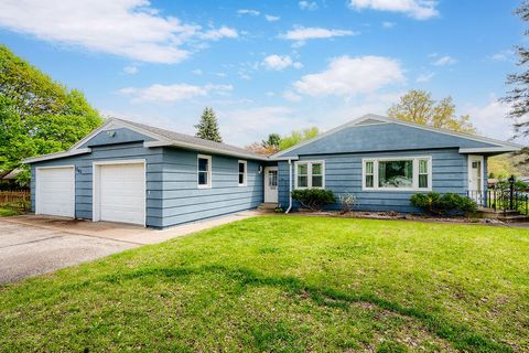 Photo of 1543 W Young Dr, Onalaska, WI 54650 (MLS # 1959940)