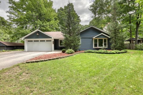 Photo of 730 Lois Ave, Brookfield, WI 53045 (MLS # 1934212)