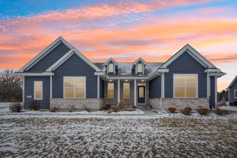 Photo of 10620 N Coneflower Ct, Mequon, WI 53097 (MLS # 1949362)