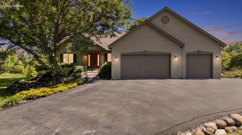 Photo of 21604 W Bonnie Ln, Lannon, WI 53046 (MLS # 1968413)