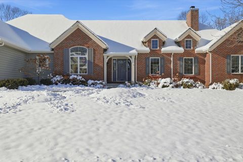 Photo of 601 N Thornbush Cir, Hartland, WI 53029 (MLS # 1944695)