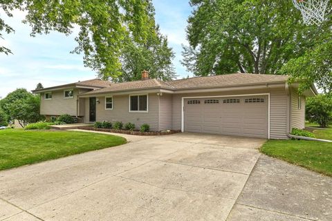 Photo of 3025 Smith Dr, Brookfield, WI 53005 (MLS # 1928578)