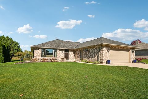 Photo of 3910 E Greenway Dr, Oak Creek, WI 53154 (MLS # 1940619) Photo of 3910 E Greenway Dr, Oak Creek, WI 53154 (MLS # 1940619)