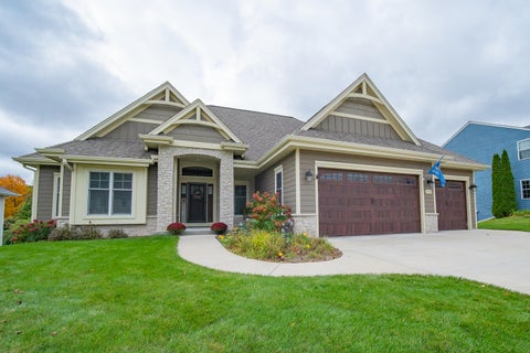 Photo of 1525 Highlandview Dr, West Bend, WI 53095 (MLS # 1985710)