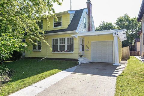 Photo of 505 Bethesda Ct, Waukesha, WI 53186 (MLS # 1953456)