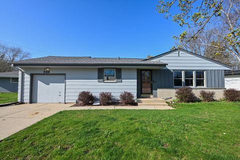 Photo of 5319 Lakeside Dr, Greendale, WI 53129 (MLS # 1958308)