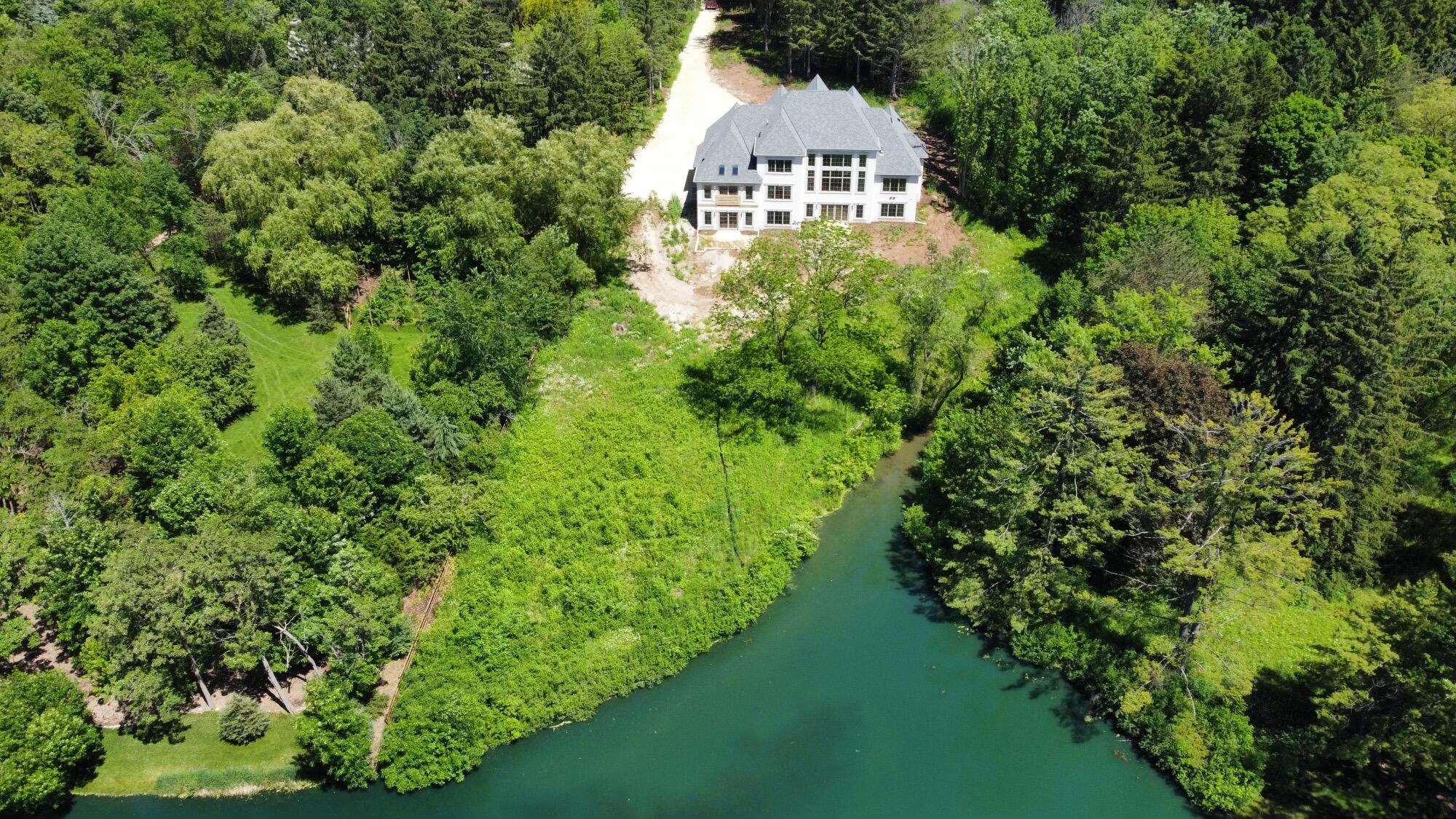 10031 N Range Line Rd