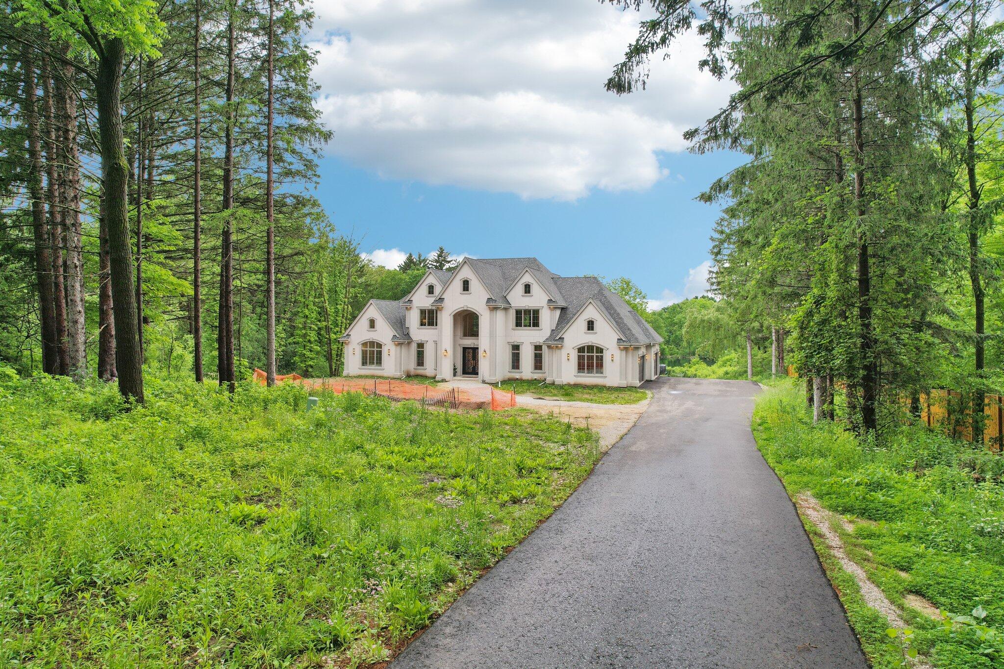 10031 N Range Line Rd
