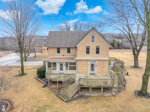 Photo of 8210 Kettle View Dr, Kewaskum, WI 53040 (MLS # 1953063)