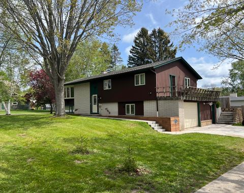 Photo of 851 Linden St, Cleveland, WI 53015 (MLS # 1963293)