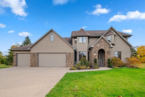 Photo of 940 Wylde Oak Dr, Algoma, WI 54904 (MLS # 1952345)